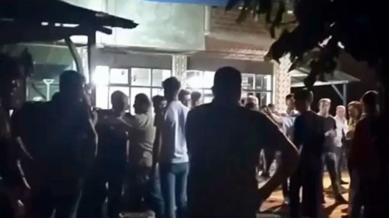 Sakarya'daki asker eğlencesinde ayağa basma kavgası