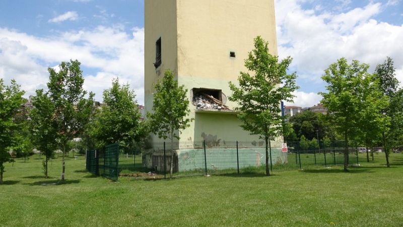 Kocaeli'deki eski fabrikanın demirlerini çalmaya çalıştılar