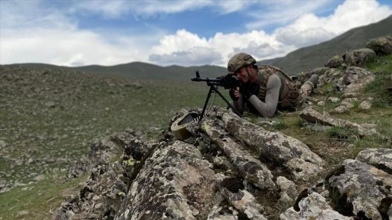 MSB: Barış Pınarı bölgesinde 2 PKK'lı terörist yakalandı