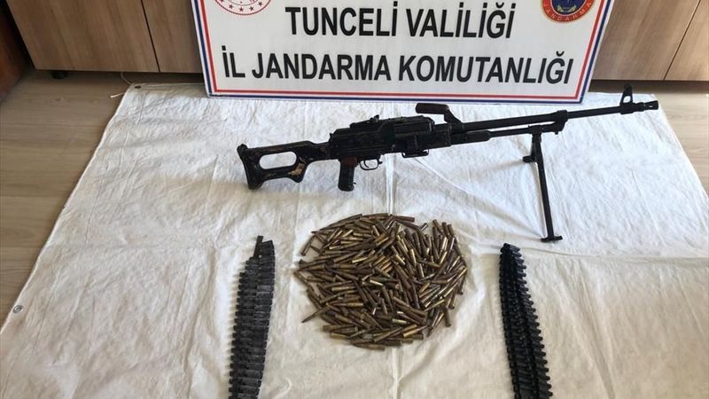 Tunceli'de teröristlere ait silah ve mühimmat ele geçirildi