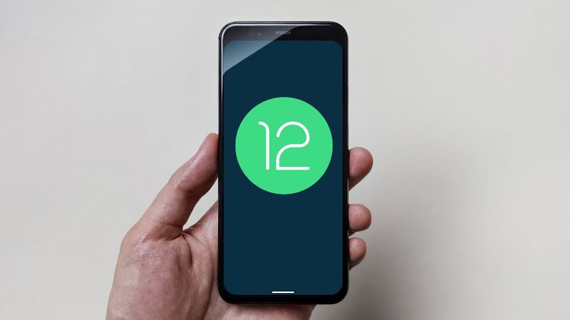 Bir Samsung modeli daha Android 12'ye kavuştu