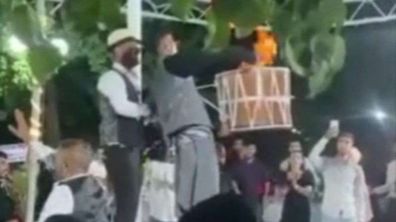 Elazığ'da düğündeki davulcu davetlileri coşturdu