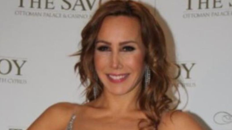 Oryantalin kraliçesiydi...Asena mini şortuyla gençlere taş çıkardı!