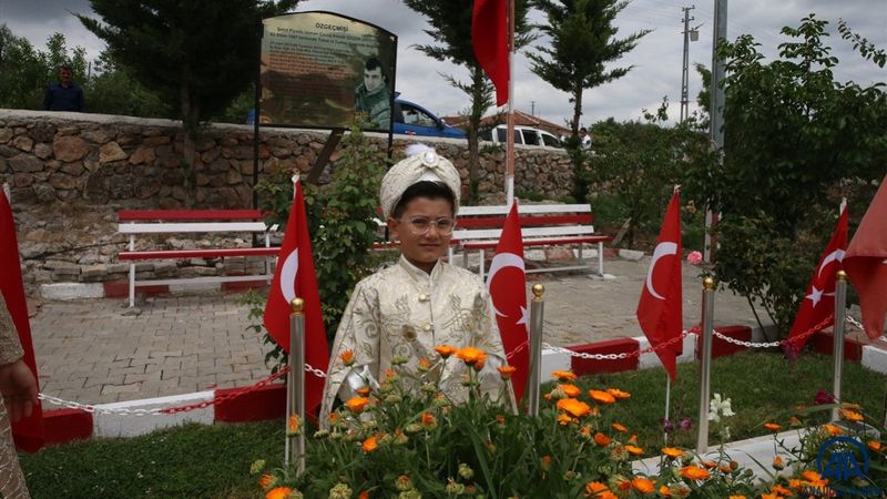 Tokat'ta vali şehit çocuğuna makam aracını tahsis etti