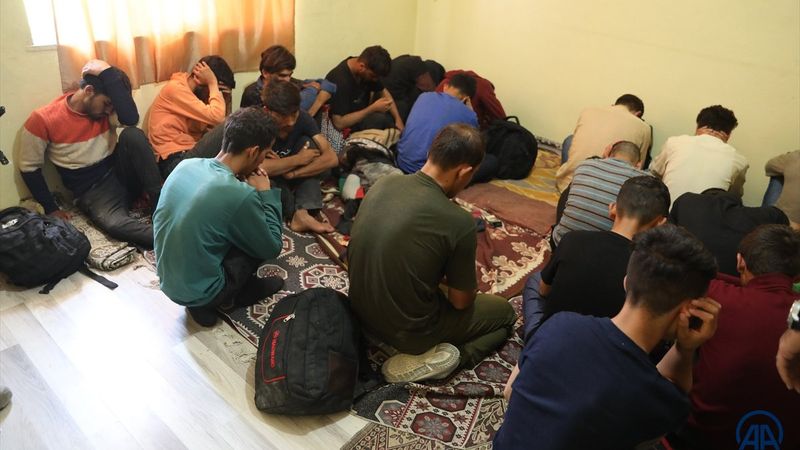 Türkiye genelinde son bir haftada 5 bin 68 düzensiz göçmen yakalandı
