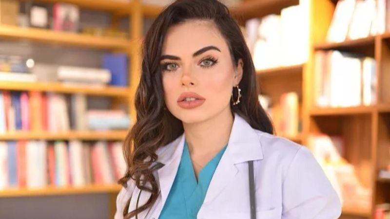 Doktor Berika mini elbisesiyle selam çaktı! 'Başım ağırıyor' deyince...