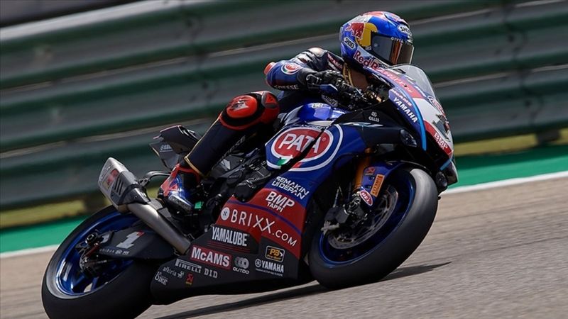 Toprak Razgatlıoğlu, İngiltere'de birinci oldu