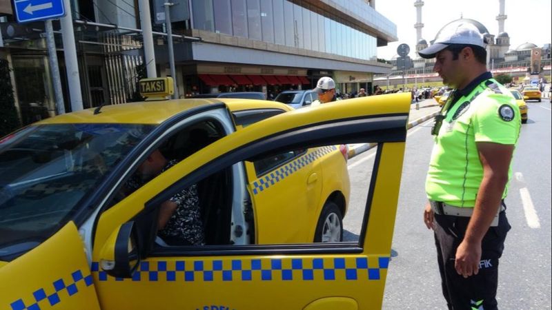 Taksim'de ticari taksi denetimi: 14 bin 640 TL para cezası kesildi