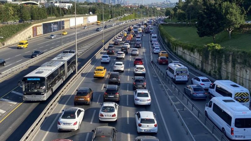 İstanbul'da bayram dönüşü trafik yoğunluğu oluştu
