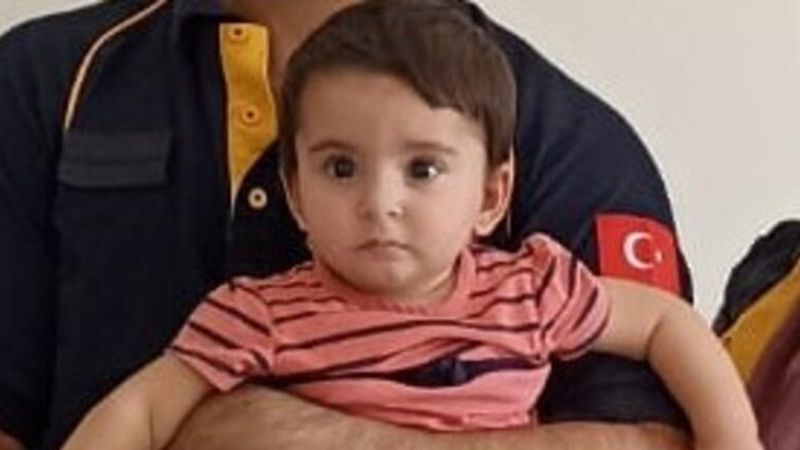 Batman'da boğazına cisim kaçan bebeği 112 görevlisinin talimatlarıyla kurtardı