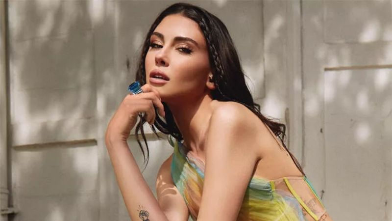 Baba'nın Elif'i Dilara Aksüyek mayolu ıslak pozları ortalığı salladı! 'Su kuşu'