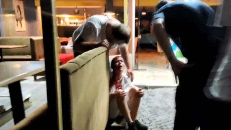 Kocaeli'de nargile şişesiyle kızının kafasına vurdu