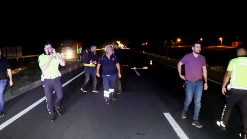 Aracın bagajı açık kalınca yola fırlayan bebek yaşamını yitirdi