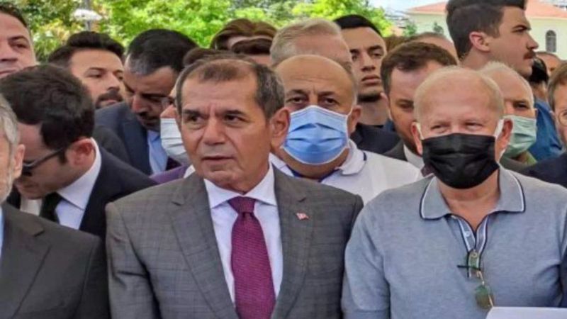 Dursun Özbek'in paça boyu yine gündem oldu