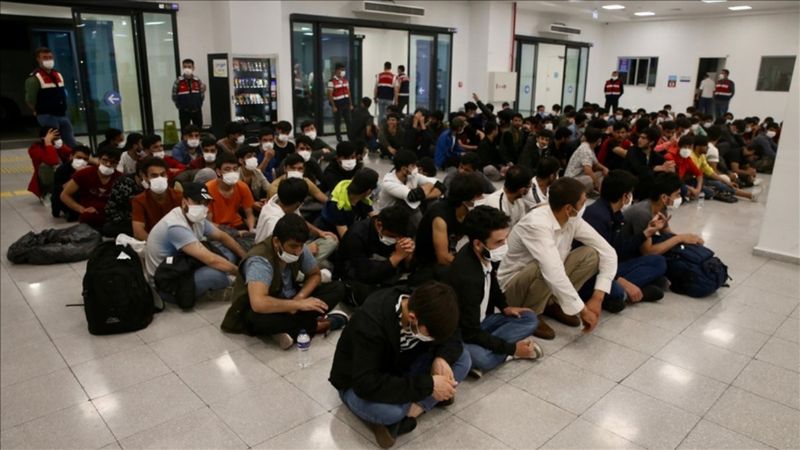 Haziranda yurt genelinde 16 bin düzensiz göçmen sınır dışı edildi