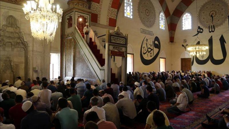 Cuma hutbesinde sivil ve kamu görevlilerine yönelik şiddet vurgusu