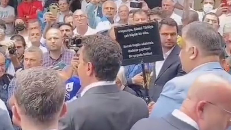 Ali Babacan halka prompterdan seslendi