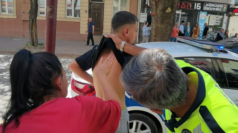 Bursa'da kadın sürücü engelli genci darbetti