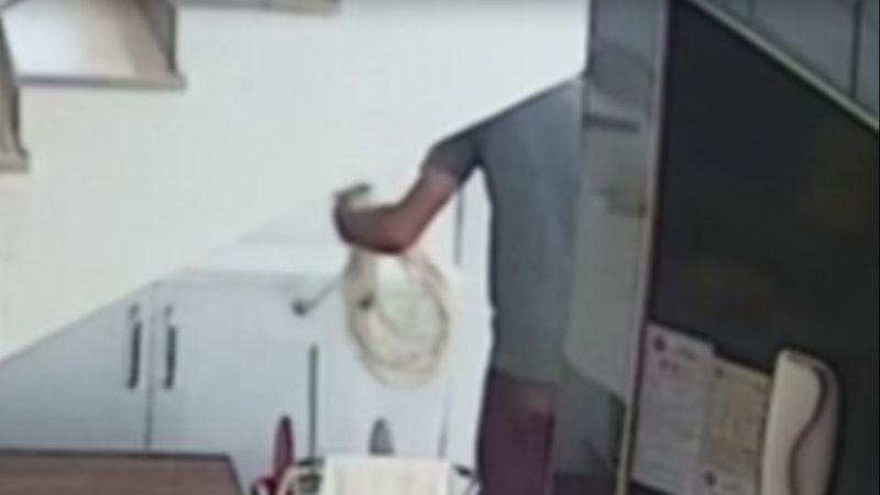 Antalya'da hiçbir şey bulamayınca uzatma kablosu çaldı