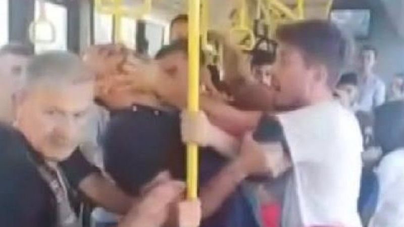 Kadıköy'de otobüste fotoğraf iddiası: Şüpheli darbedildi