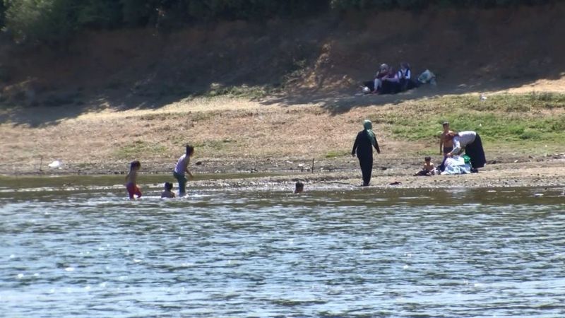 Eyüpsultan'da baraj gölüne girdi: Tabelada girmek tehlikeli, yazıyor ama yasak demiyor