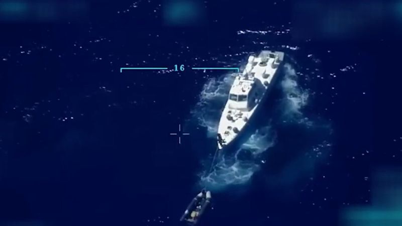 MSB: Düzensiz göçmenlerin bulunduğu lastik bot İHA ile tespit edilmiştir