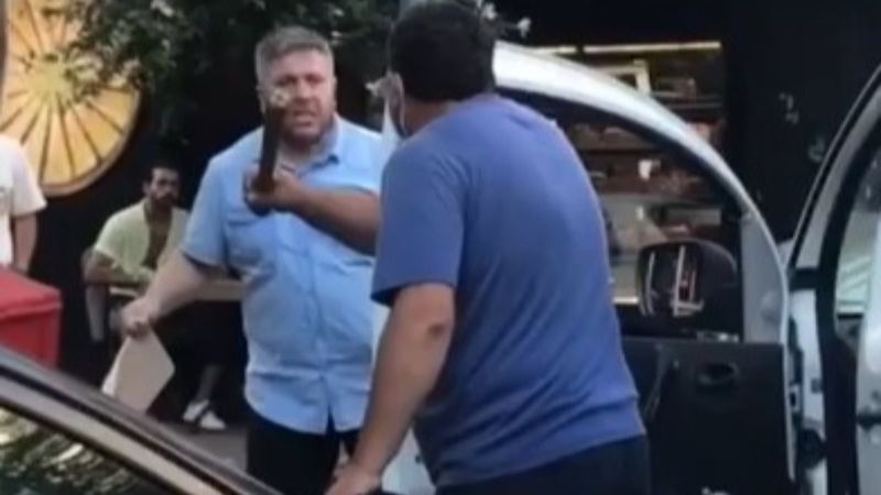 Fatih'te sopalı ve sandalyeli kavga kamerada