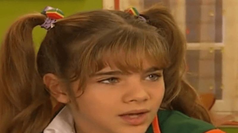 Sihirli Annem'in Tuğçe'sinden dekolteli poz geldi! 'Göğüsleri yaptırdın mı?'