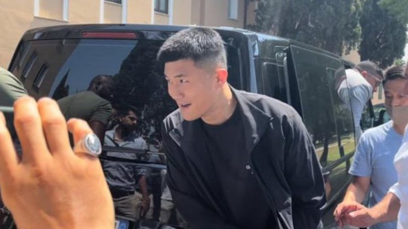 Kim Min Jae Napoli için İtalya'da