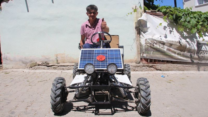 Sivas'ta liseli genç kendi aracını yaptı