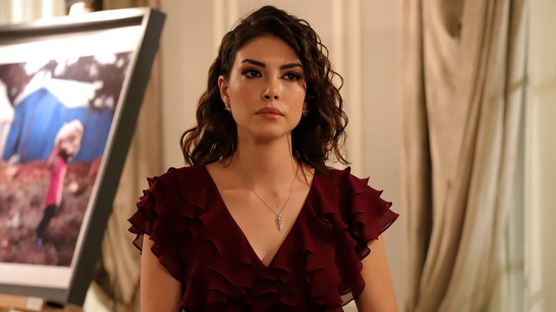 Teşkilat'ın Zehra'sı güneş banyosu yaptı! Bronz teni ve siyah bikinisi dumur etti.. 'Tablo gibisin'