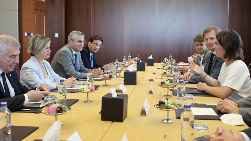 Almanya Dışişleri Bakanı Baerbock muhalefet heyetleriyle görüştü