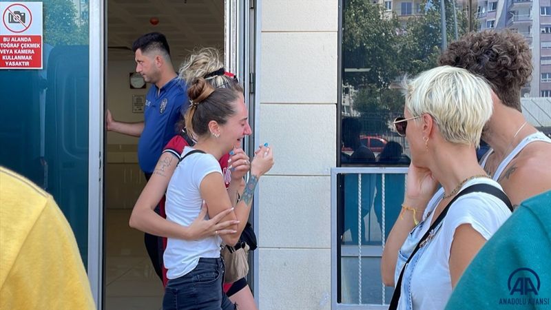 Antalya'da aydınlatma direğine çarpan motosikletin sürücüsü öldü