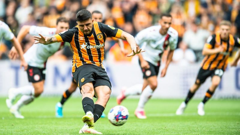 Hull City, Ozan ve Seri'nin golleriyle lige galibiyetle başladı