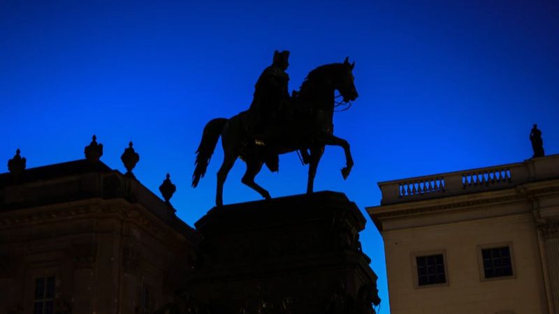 Almanya karanlığa gömüldü