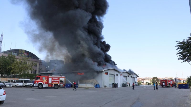 Denizli'de Emniyet'in lojistik deposunda yangın çıktı