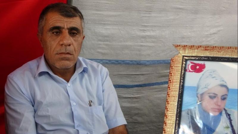 Evlat nöbetindeki baba: Onların çocukları Almanya’da okuyorlar