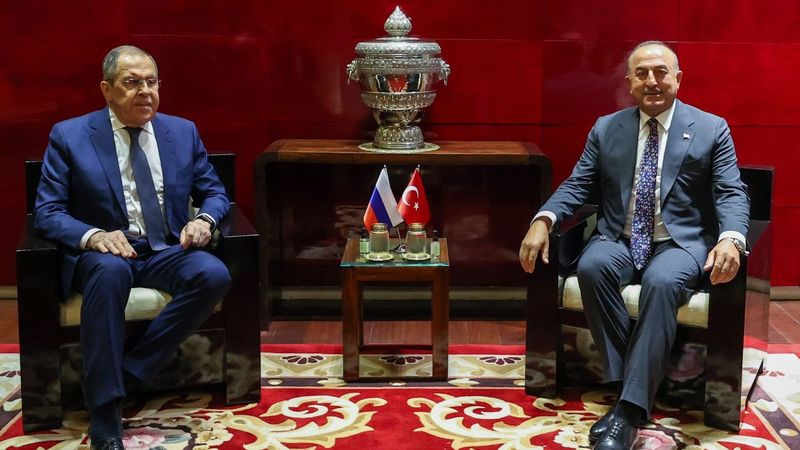 Mevlüt Çavuşoğlu, Rusya Dışişleri Bakanı Lavrov ile görüştü