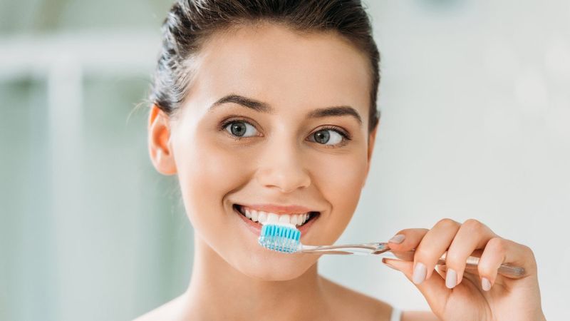 Çok fazla gargara yapıyorsanız dikkat! Dişlerin sararmasına neden olan en yaygın hatalar