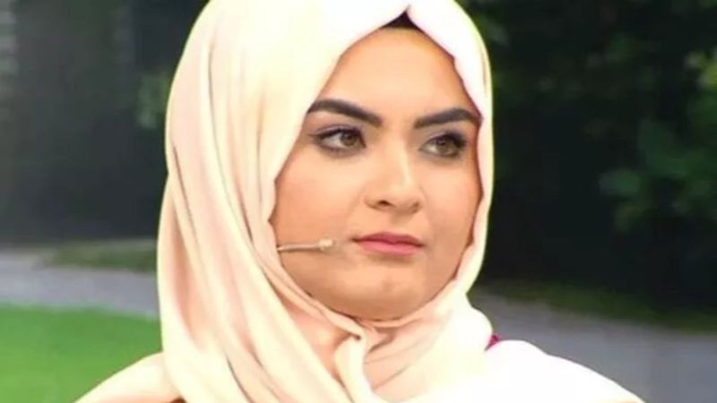 Eski gelin adayı açıldıkça açılıyor! Hanife Güldal minicik elbisesiyle olay oldu...