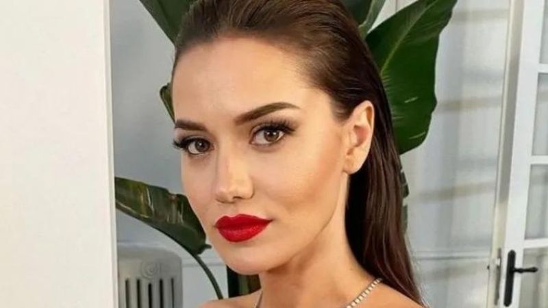 Fahriye Evcen bikinisiyle güneş banyosu yaptı...