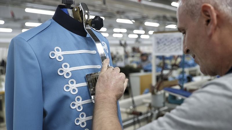 Kamuflajlı askeri elbiselerde Sıfır Atık dönemi