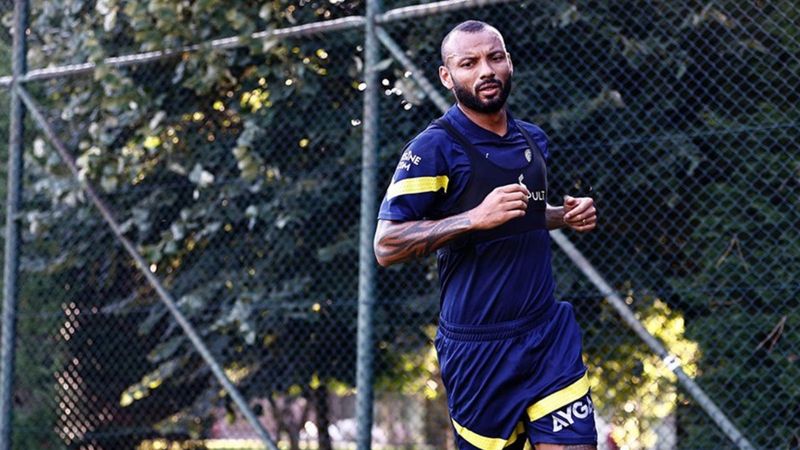 Joao Pedro'dan Fenerbahçe'ye müjde