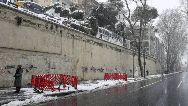 İBB Çırağan’daki ağaçları bilerek kuruttu iddiası