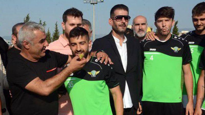 Başkan adayının baklavasını yiyen futbolcular kadro dışı kaldı