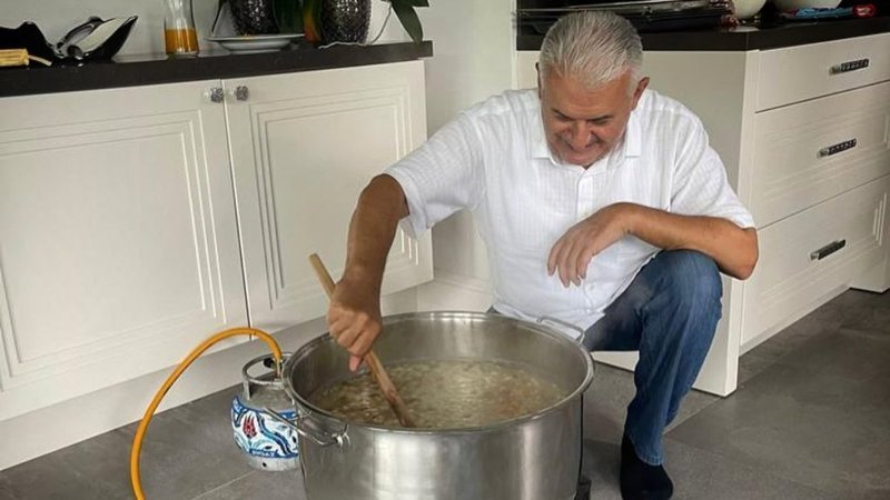 Binali Yıldırım'dan aşure paylaşımı