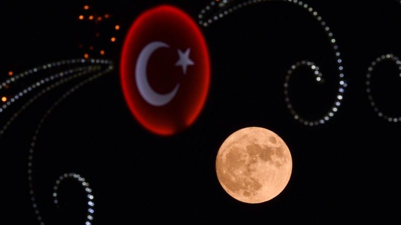 Türkiye'deki dolunay görenleri mest ediyor