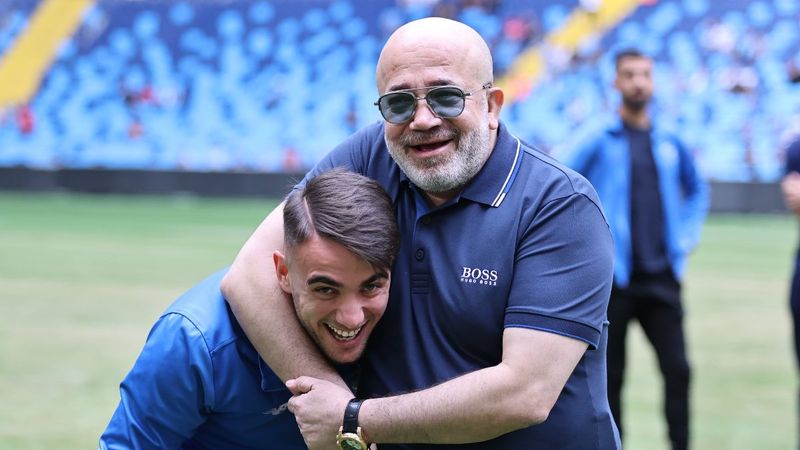 Murat Sancak'tan Yunus Akgün'e jest