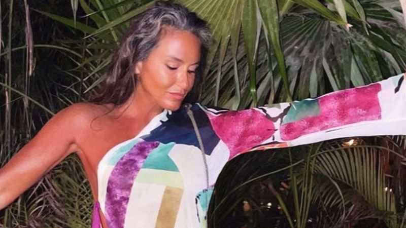 Eda Taşpınar'ın minicik bikinisi 'hiç giymeseydin' dedirtti