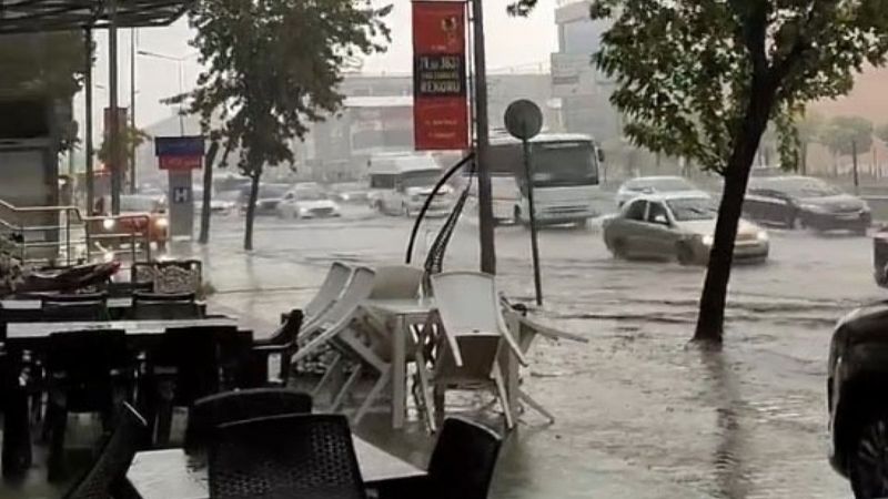 Bursa'da sağanak hayatı olumsuz etkiledi